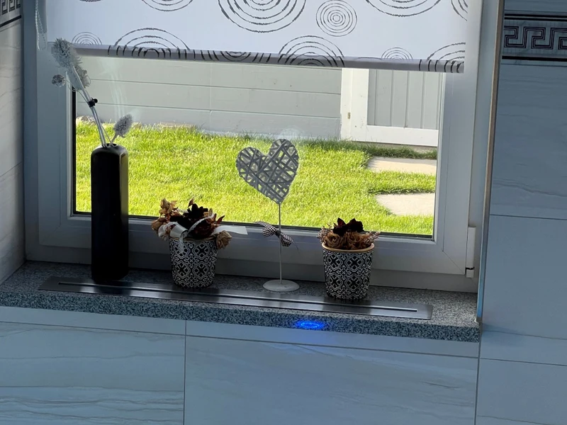 Warmluftschleier vor Glasfl&auml;che