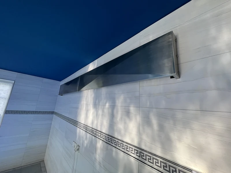 Detail Decken-Einbau mit Dampfsperre um Leuchte geführt