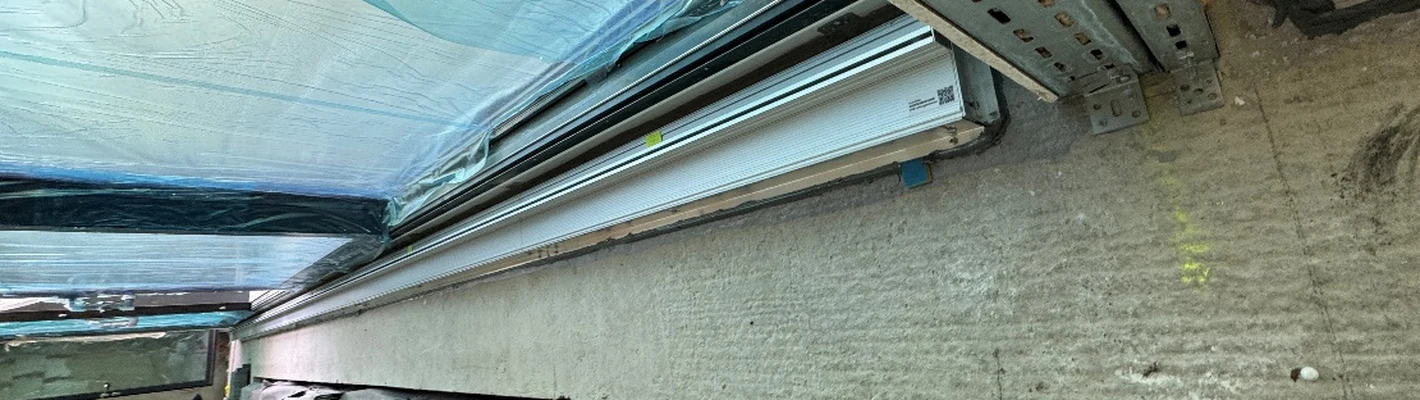 Wand- und Deckenaufbau einer Schwimmhalle