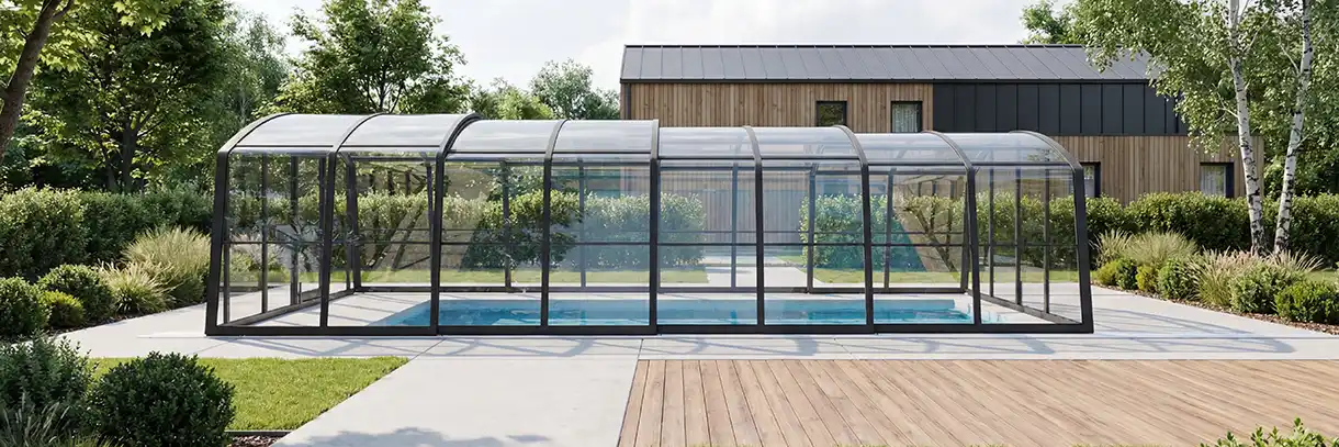 Poolüberdachung Aluna® Admiral – hohe Bauform mit geraden Seitenwänden Poolüberdachung Aluna® Admiral – hohe Bauform mit geraden Seitenwänden