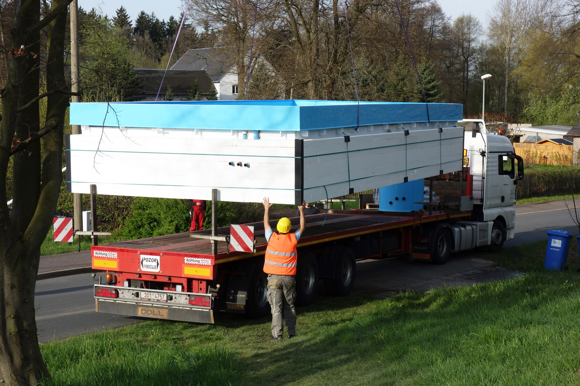 PP-Pool Schwertransport: Tieflader auf der Baustelle