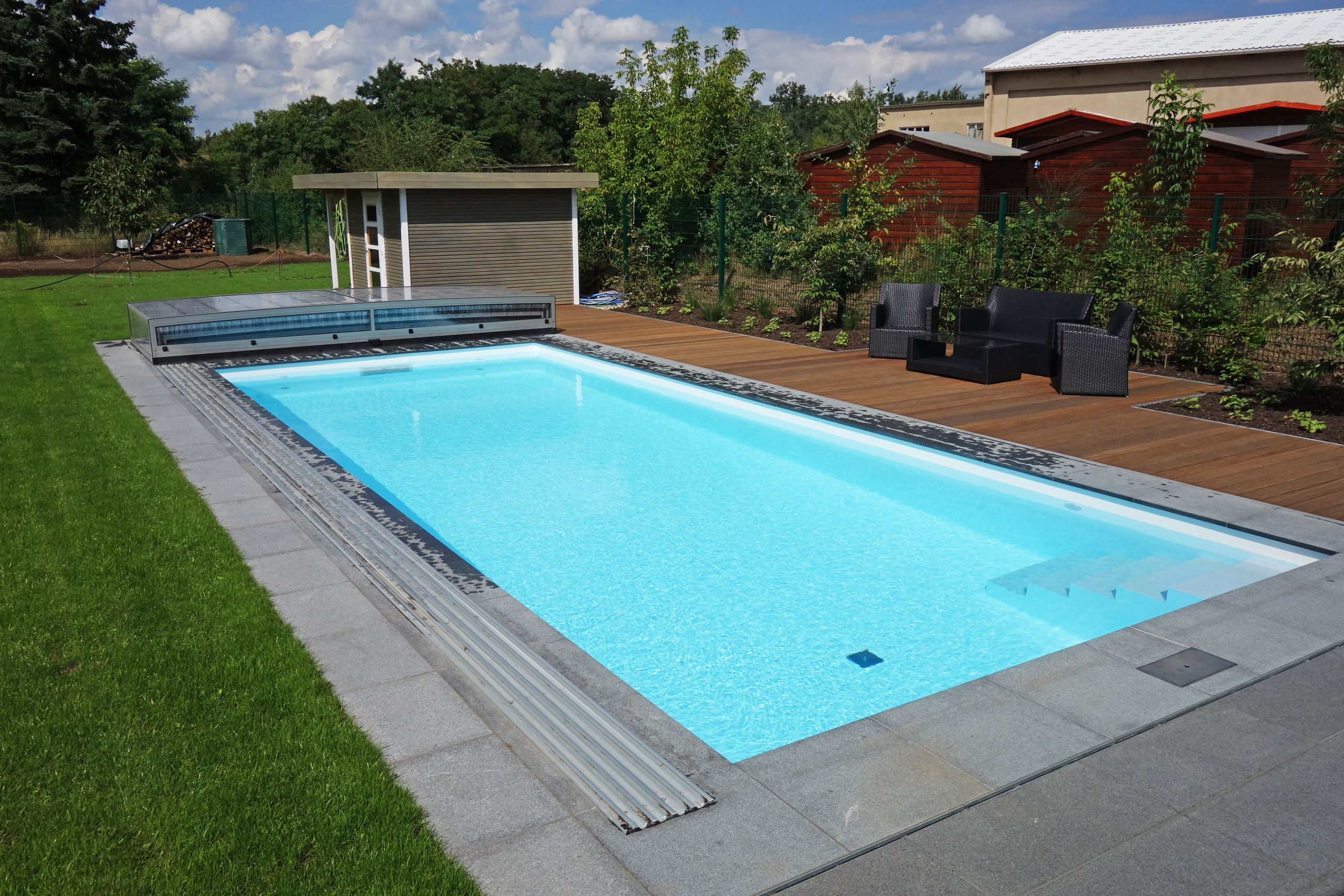 Außenpool 4x10x1,5m mit gerader Treppe,Strömungsturbine und Überdachung Horizont