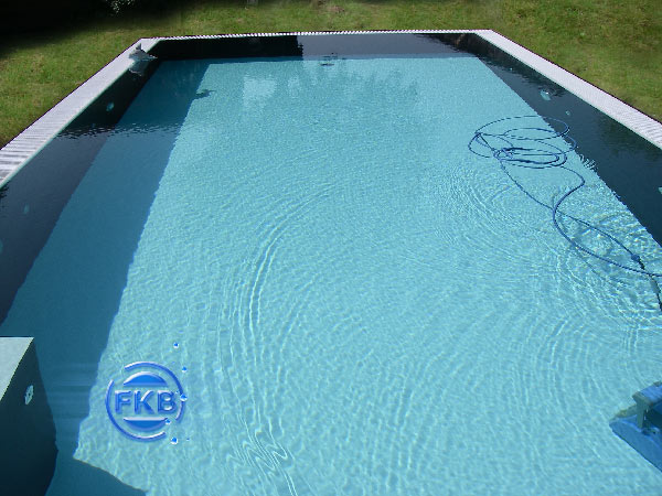 Schwimmbadauskleidung schwarz/weiß