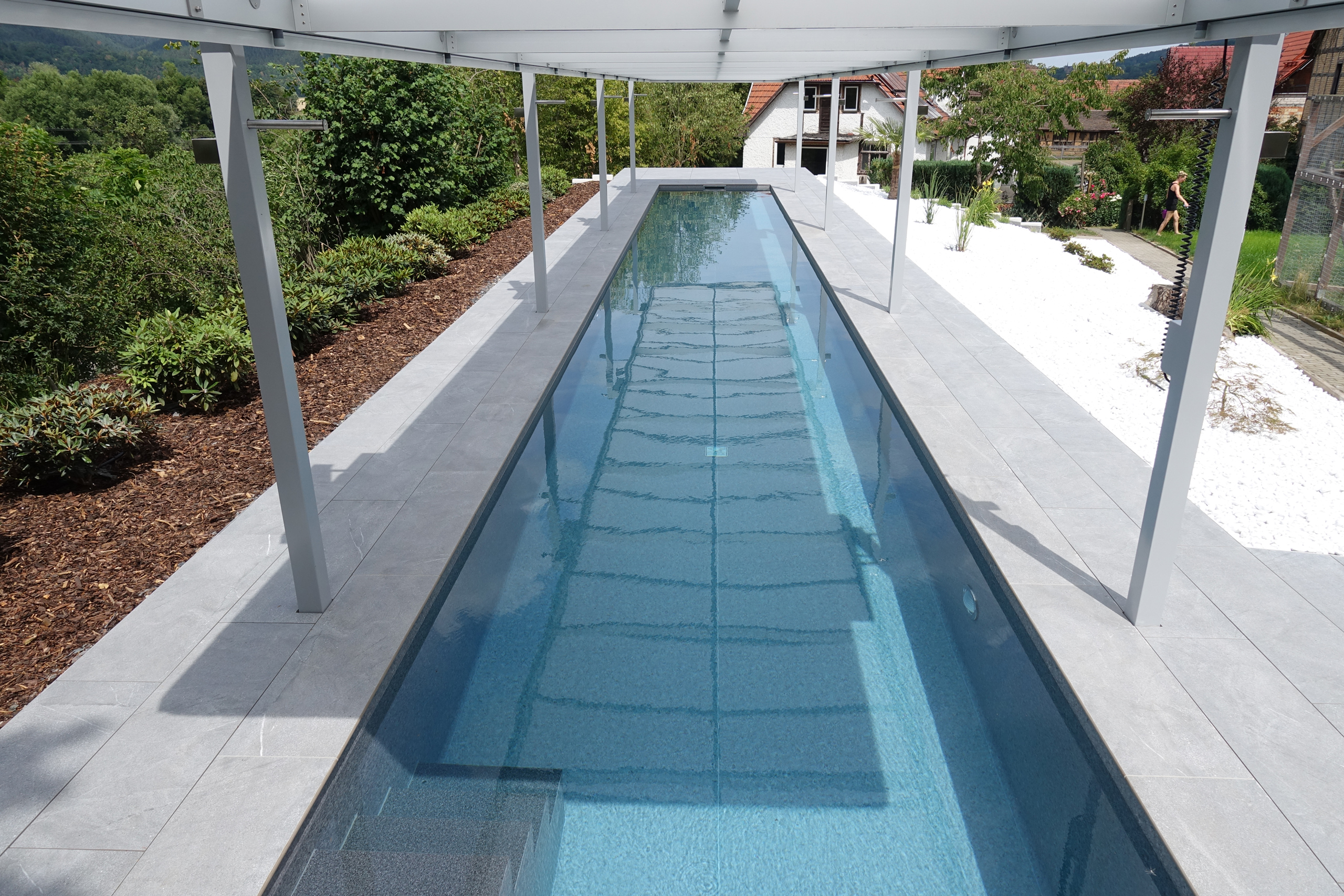 Schwimmbecken 2,5x20x1,35m mit gerader Treppe und Hubdach