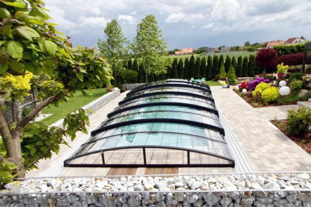 Flache Schwimmbadüberdachung Aluna® Variant Light