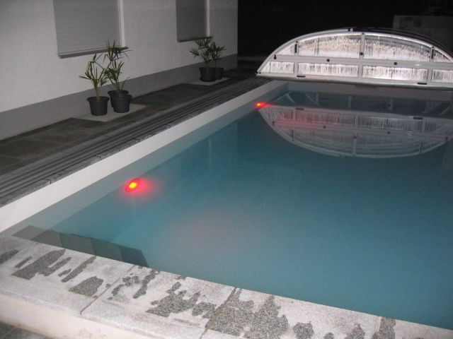 Rote Beleuchtung Pool