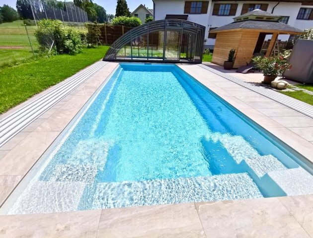 Hohe Schwimmbadüberdachung Aluna® Delta II