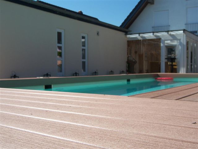 Holzdeck Schwimmbad