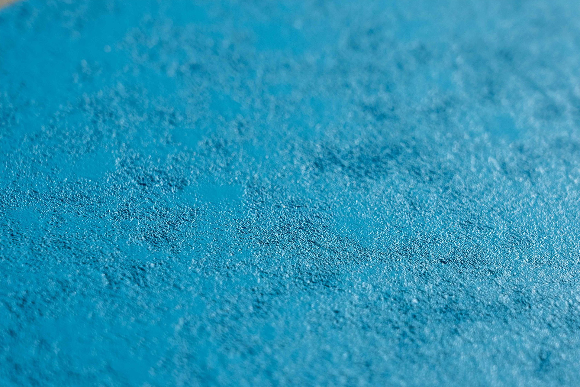 Nahaufnahme der blauen Proflex Stoneflex 3D uni Schwimmbadfolie in Steinoptik