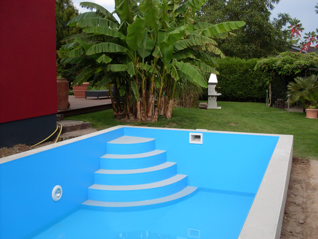 runde Ecktreppe Schwimmbad
