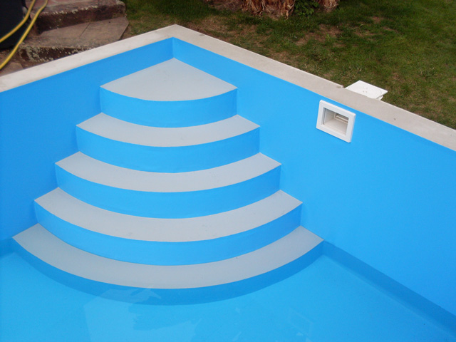 runde Ecktreppe Schwimmbecken