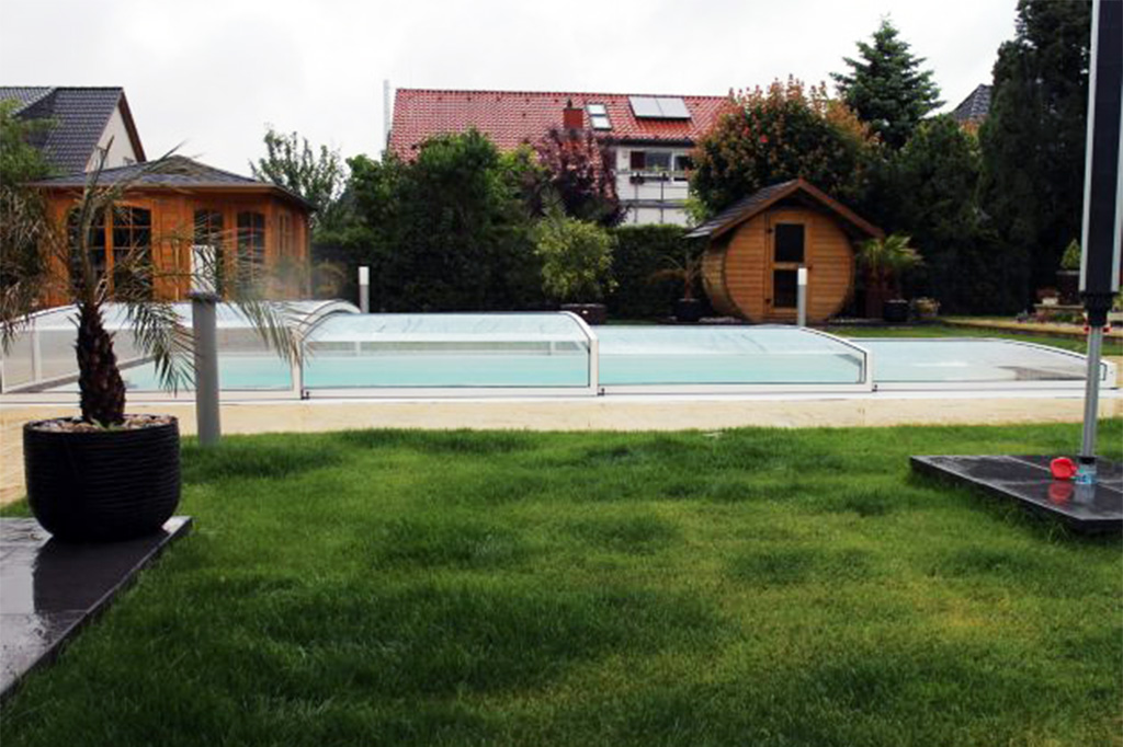 Flache Schwimmbadüberdachung Aluna® Exclusive Line