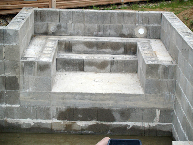 gemauerte Treppe mit Betonschalsteinen