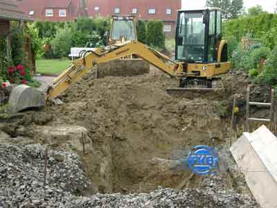 Ausheben des Schwimmbeckens