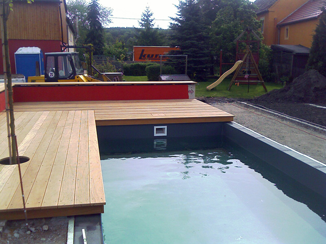 Schwimmbecken Holzterrasse 
