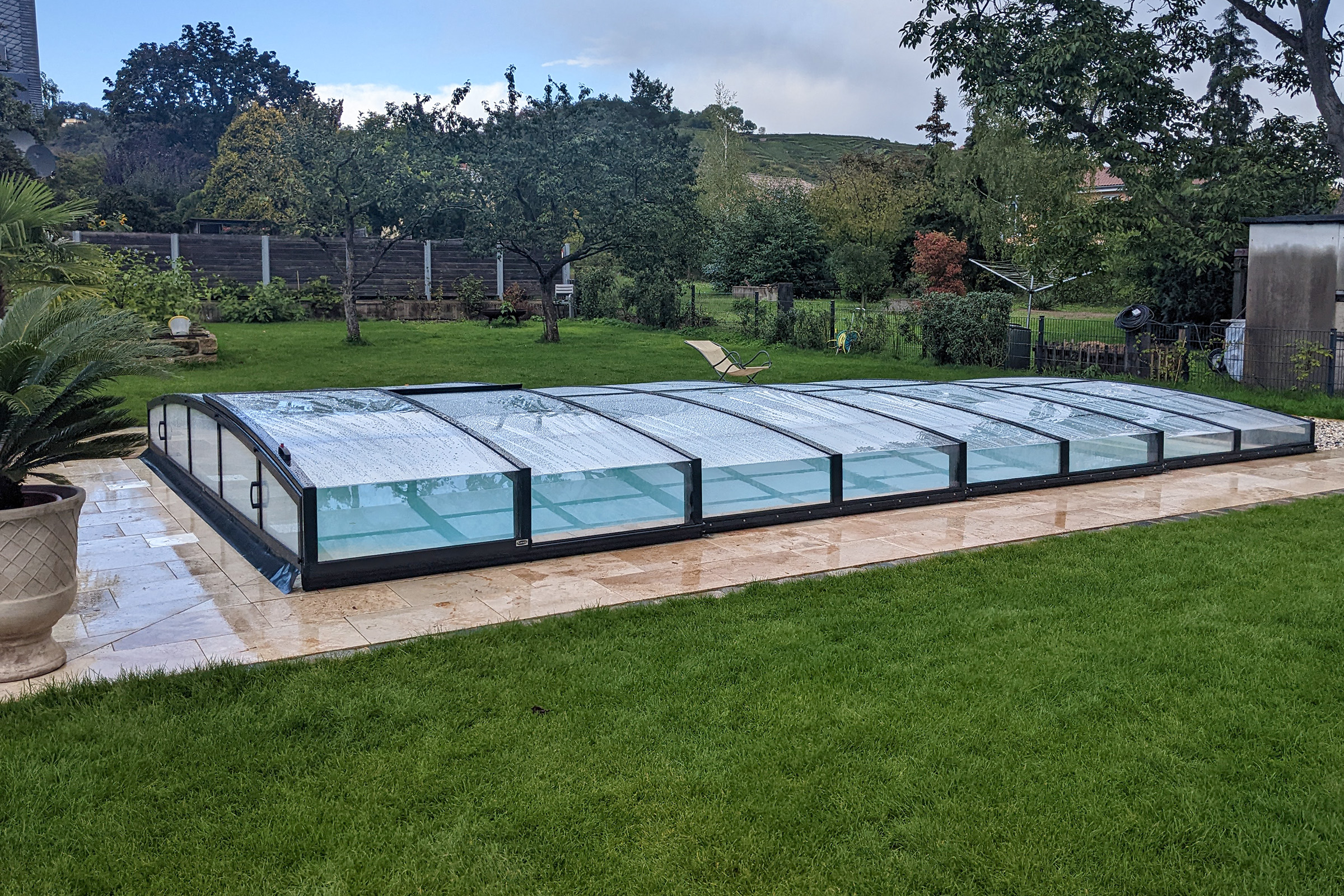 Rechteckschwimmbecken mit Albixon Casablanca Infinity B Poolüberdachung