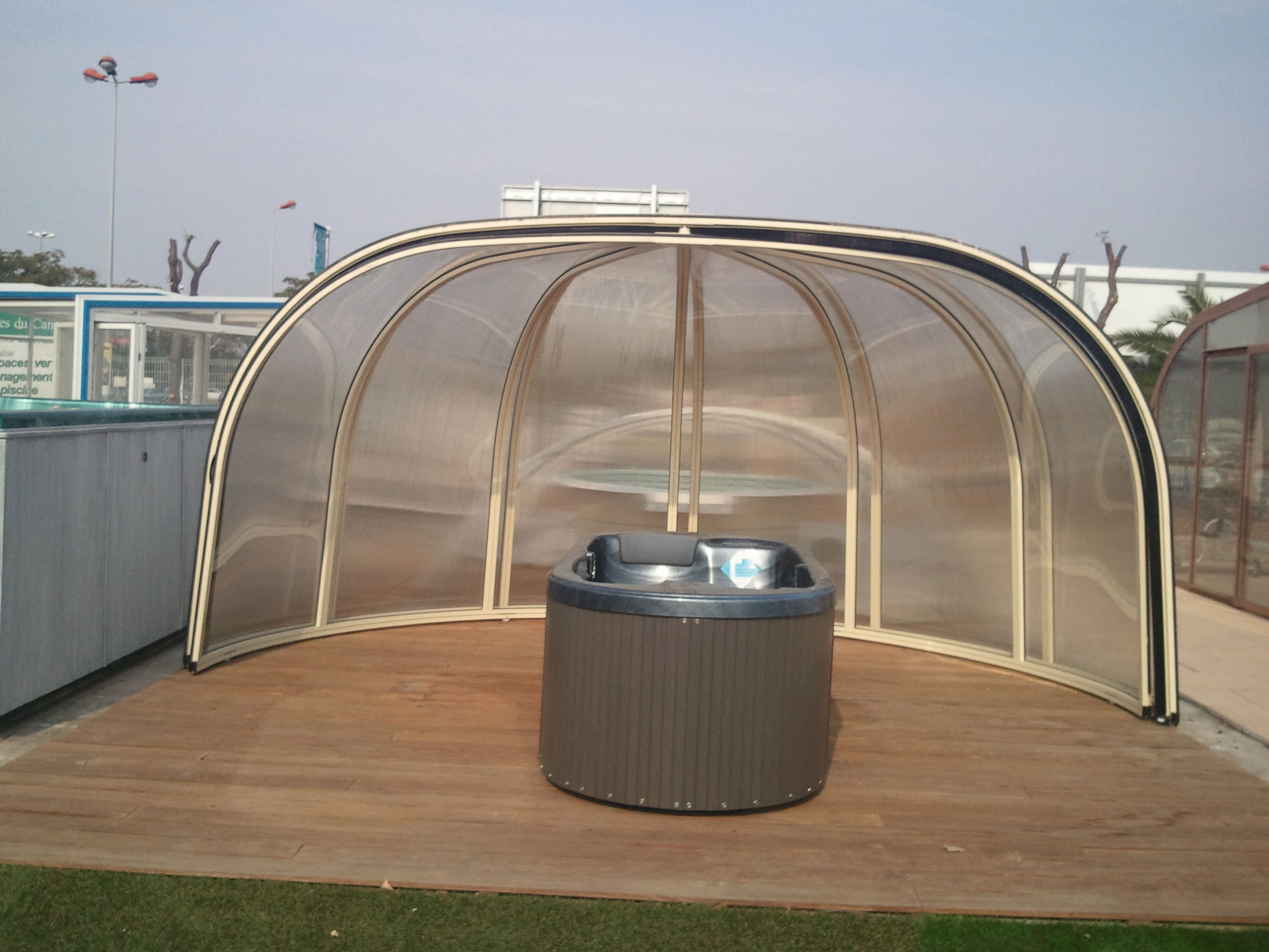 novacomet Rondo runde Poolüberdachung