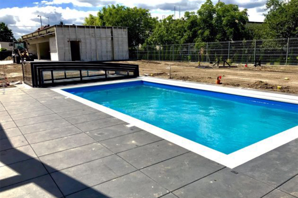 Flache Schwimmbadüberdachung Aluna® Neo Light R1