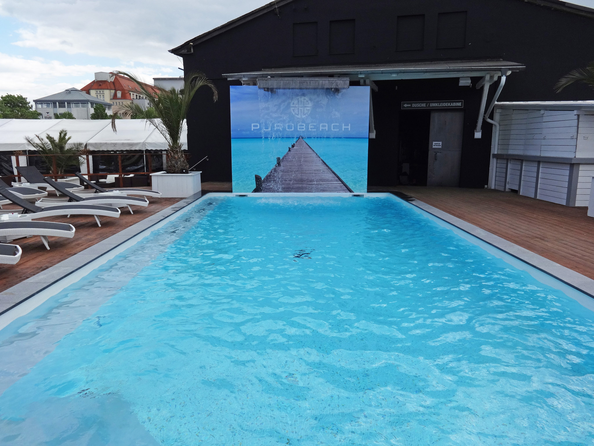 Rechteckbecken 5,5*12*1,5m mit Ecktreppe und Podest