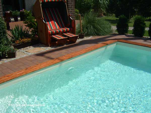 Poolauskleidung sand