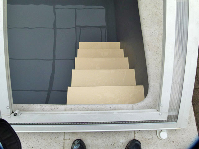 innenliegende Treppe Schwimmbad