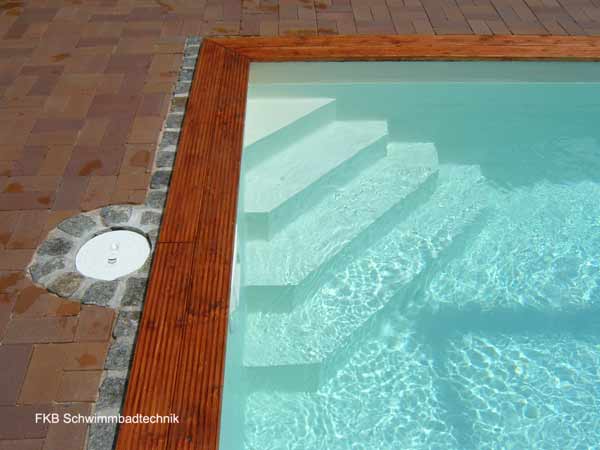 Ecktreppe Pool