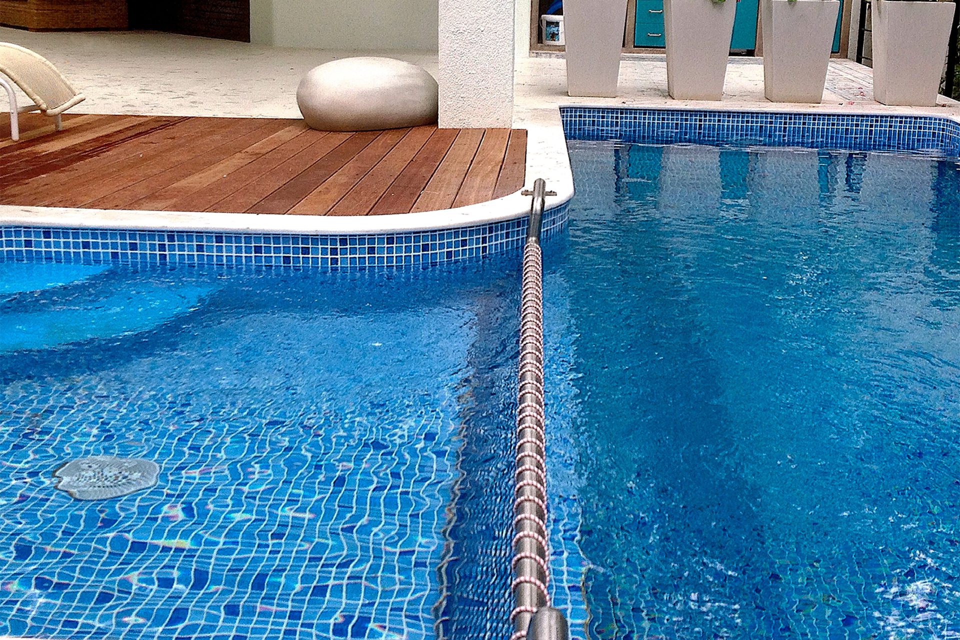 Schwimmbad mit ELBE Supra Print Schwimmbadfolie in Mosaik Blau, Detailansicht