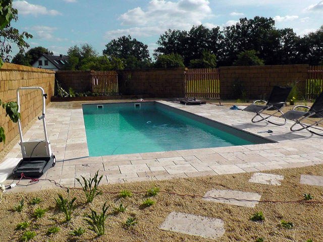 Schwimmbad fertige Gartengestaltung