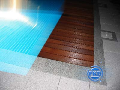 Poolbeleuchtung mit geschlossener Abdeckung