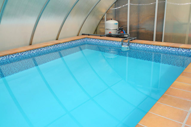 Becken mit mosaik Folienauskleidung