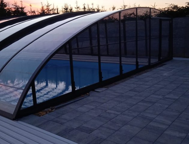 Hohe Poolüberdachung Aluna® Delta II