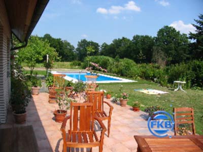 Terrassenbereich mit Pool