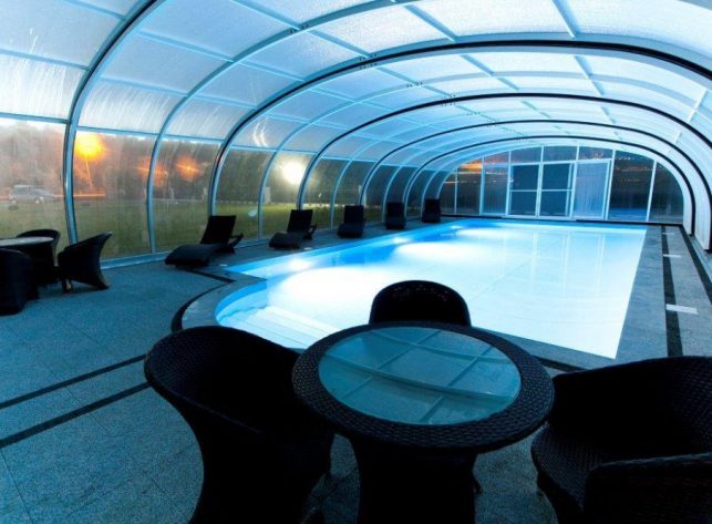 Hohe Poolüberdachung Aluna® Opera