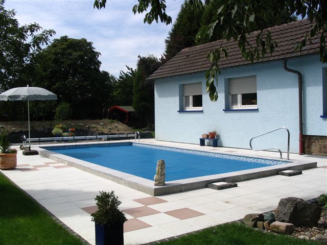 abgedeckter Pool