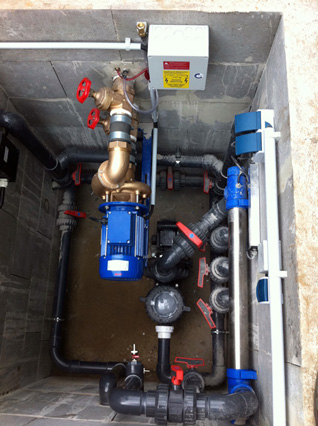 Technikschacht mit GSA und Schwimmbadpumpe