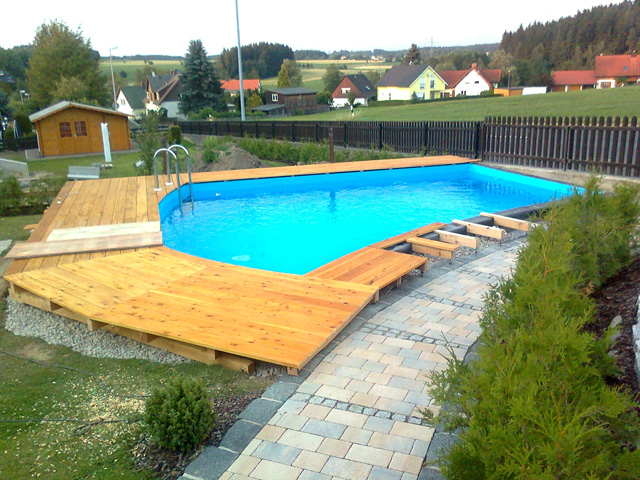 Holzterrasse Pool
