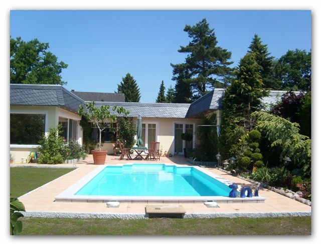 Schwimmbecken