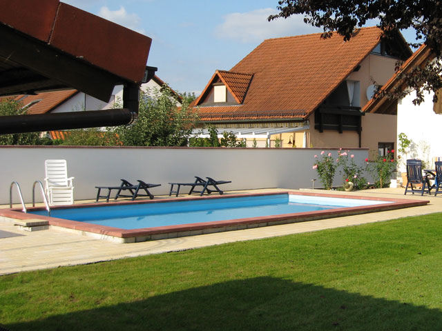 Pool rote Beckenrandsteine