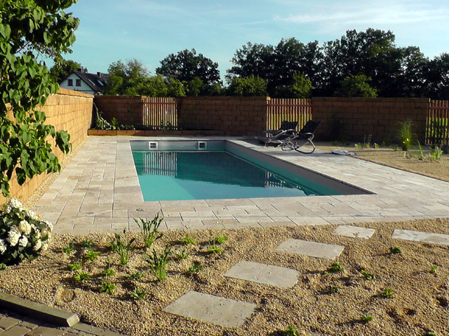 Schwimmbad fertige Gartengestaltung