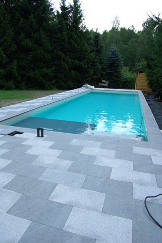 Schwimmbecken Sitzpodest