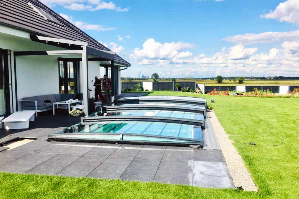 Flache Schwimmbadüberdachung Aluna® Exclusive Line R1