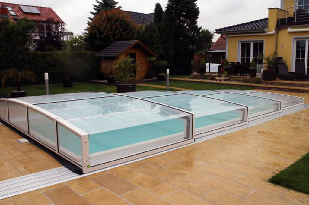 Flache Schwimmbadüberdachung Aluna® Exclusive Line