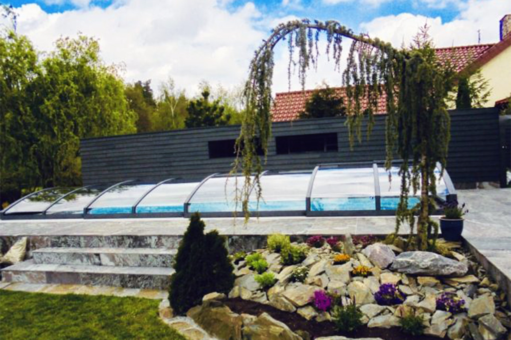 Flache Poolüberdachung Aluna® Variant Light