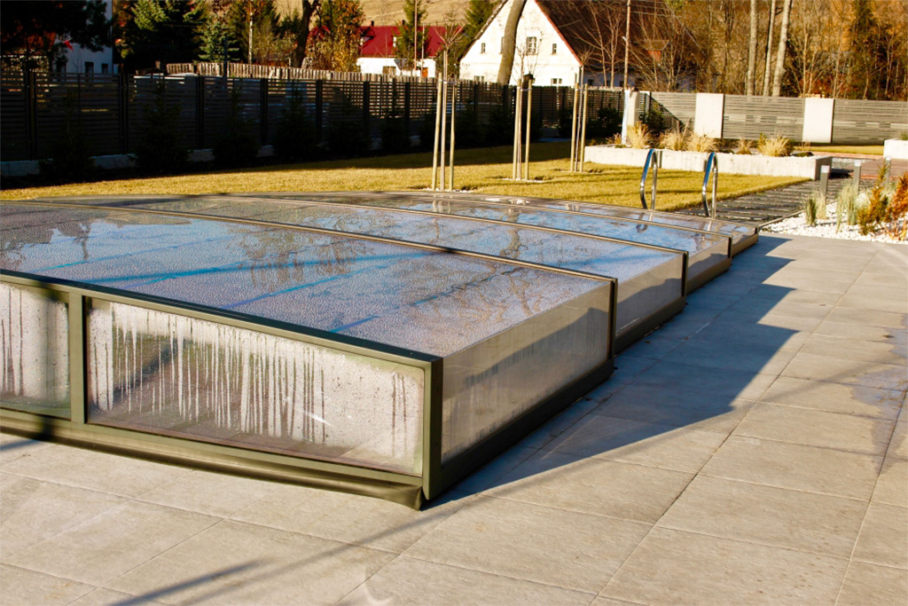 Flaches Pooldach Aluna® Exclusive Line R1